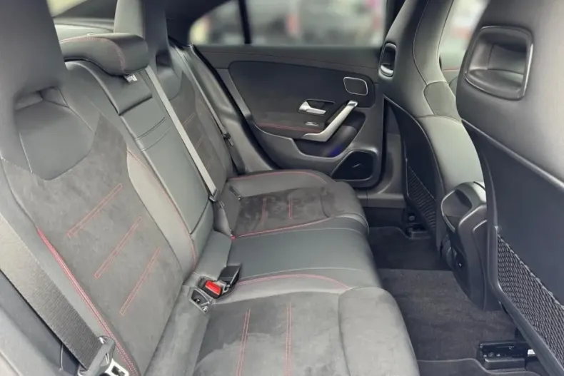 Mercedes-Benz CLA 250 din 2024 cu 24.210 km - oferta MER170888 - foto 11