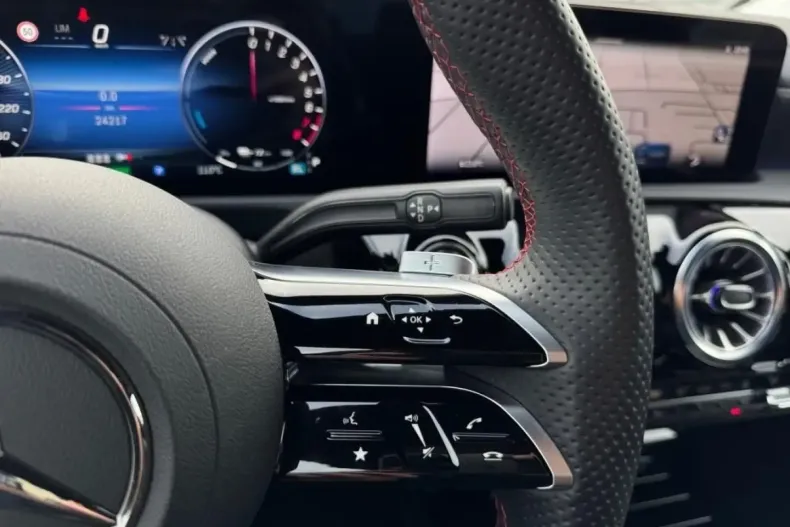 Mercedes-Benz CLA 250 din 2024 cu 24.210 km - oferta MER170888 - foto 26