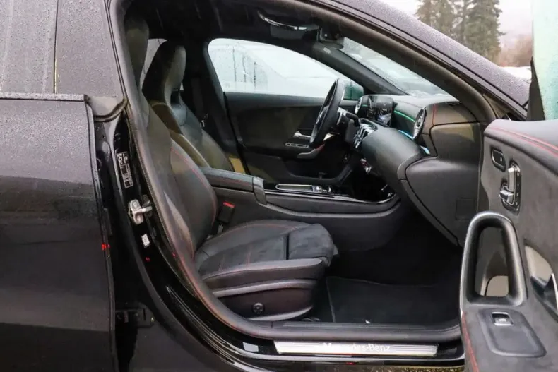 Mercedes-Benz CLA 250 din 2024 cu 14.800 km - oferta MER170890 - foto 2