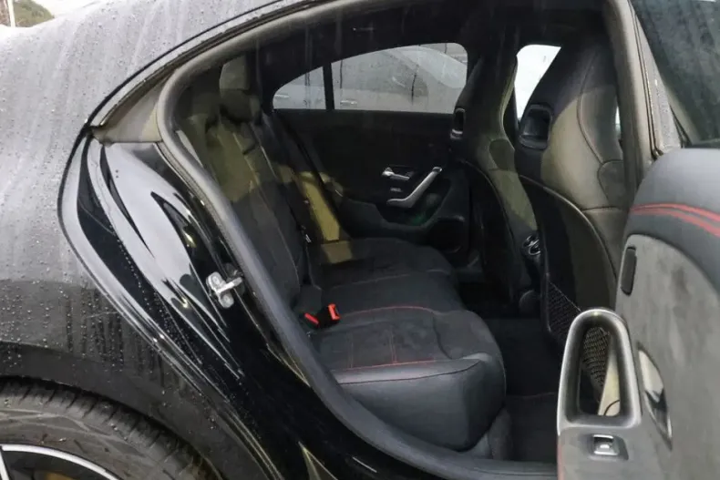 Mercedes-Benz CLA 250 din 2024 cu 14.800 km - oferta MER170890 - foto 4