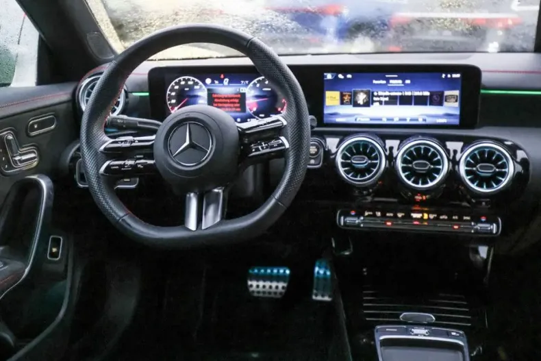 Mercedes-Benz CLA 250 din 2024 cu 14.800 km - oferta MER170890 - foto 7