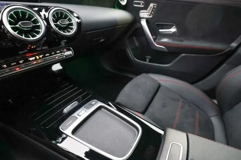 Mercedes-Benz CLA 250 din 2024 cu 14.800 km - oferta MER170890 - foto 13