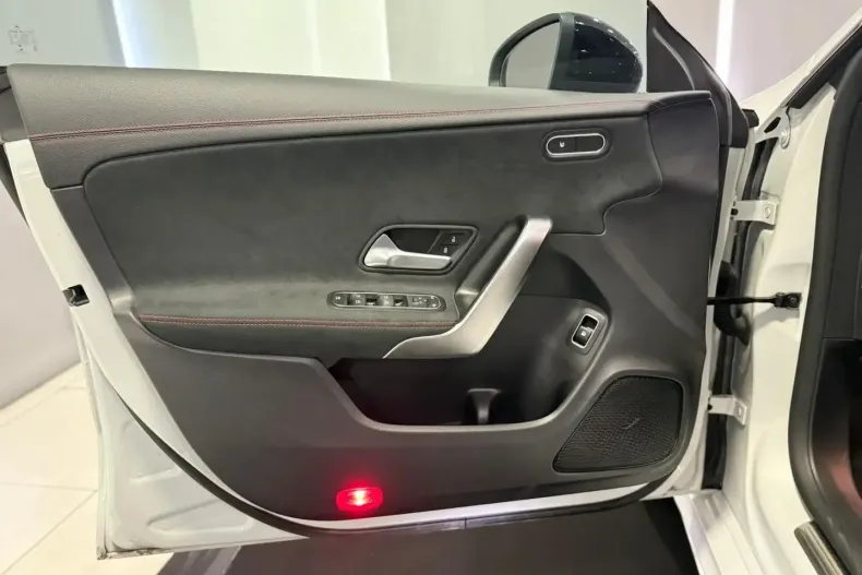 Mercedes-Benz CLA 250 din 2021 cu 25.537 km - oferta MER170897 - foto 10