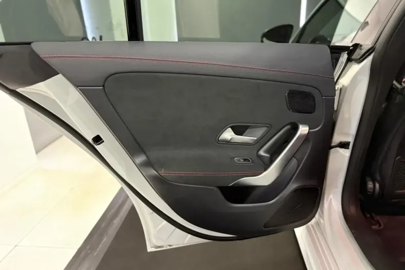 Mercedes-Benz CLA 250 din 2021 cu 25.537 km - oferta MER170897 - foto 20