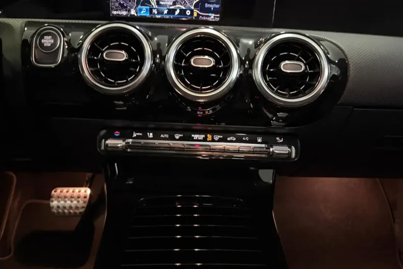 Mercedes-Benz CLA 250 din 2021 cu 25.537 km - oferta MER170897 - foto 26