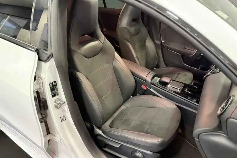 Mercedes-Benz CLA 250 din 2021 cu 25.537 km - oferta MER170897 - foto 33