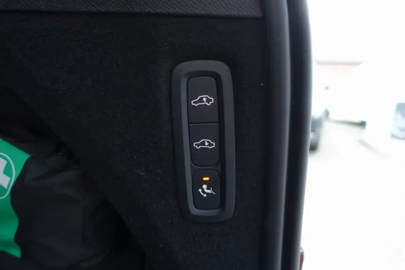 Volvo XC90 din 2025 cu 23.690 km - oferta VOL170908 - foto 24