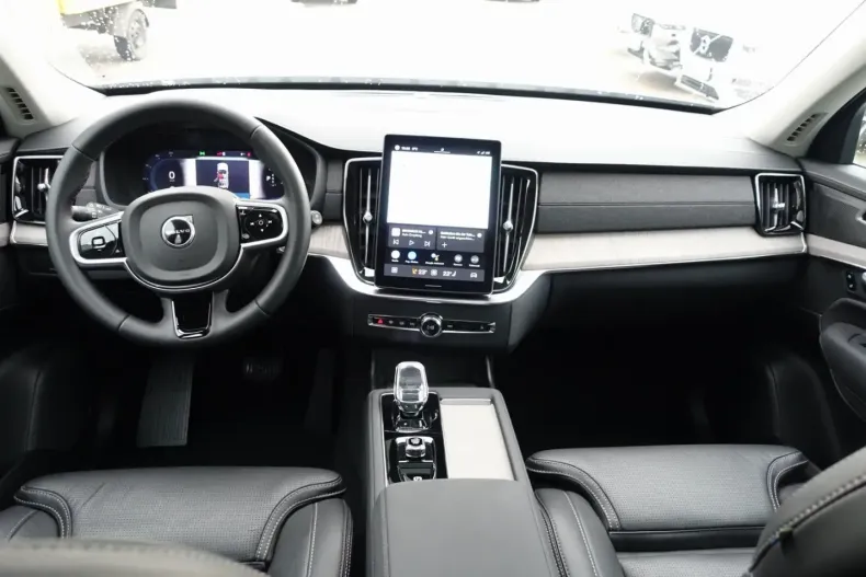 Volvo XC90 din 2025 cu 19.800 km - oferta VOL170911 - foto 12