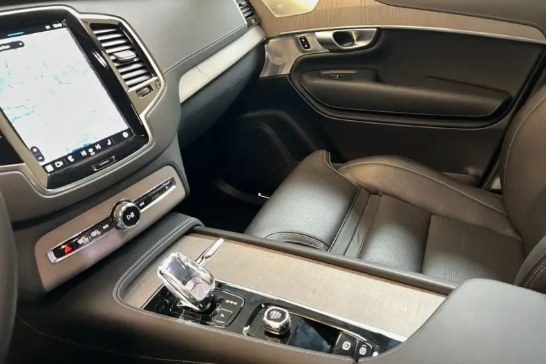 Volvo XC90 din 2024 cu 27.458 km - oferta VOL170924 - foto 24