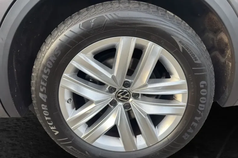 Volkswagen Touareg din 2023 cu 39.834 km - oferta VOL170937 - foto 4