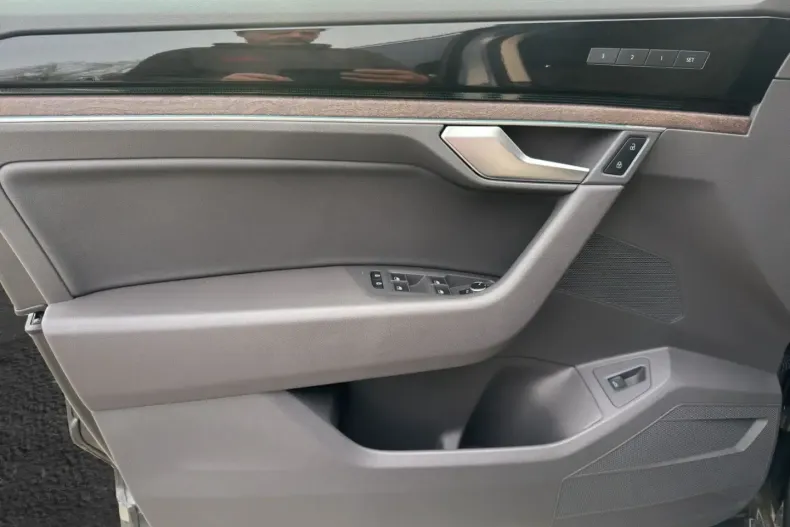 Volkswagen Touareg din 2023 cu 39.834 km - oferta VOL170937 - foto 5