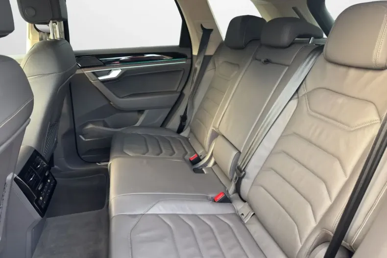 Volkswagen Touareg din 2023 cu 39.834 km - oferta VOL170937 - foto 10