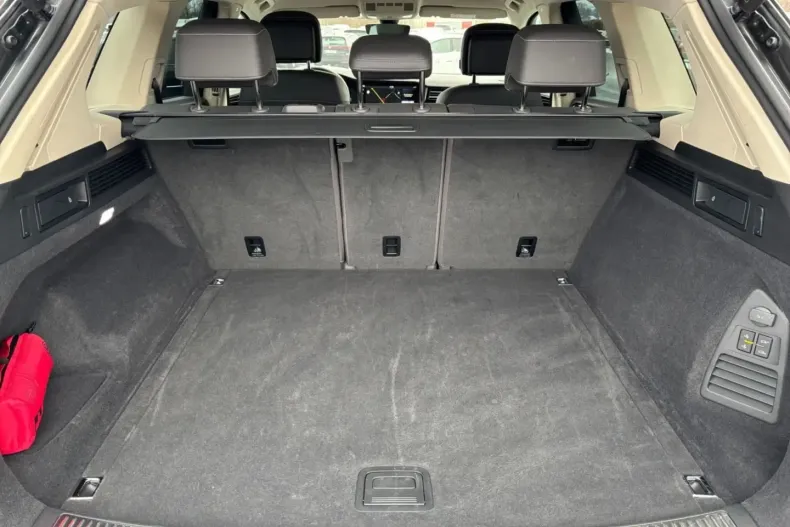 Volkswagen Touareg din 2023 cu 52.875 km - oferta VOL170939 - foto 15