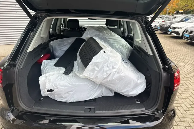 Volkswagen Touareg din 2023 cu 56.400 km - oferta VOL170940 - foto 8