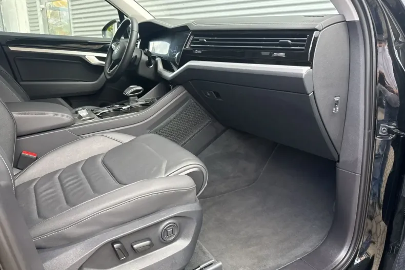 Volkswagen Touareg din 2023 cu 56.400 km - oferta VOL170940 - foto 13