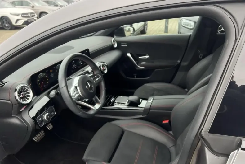 Mercedes-Benz CLA 250 din 2022 cu 52.205 km - oferta MER170947 - foto 11