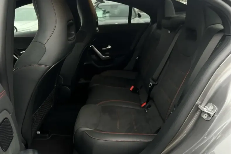 Mercedes-Benz CLA 250 din 2022 cu 52.205 km - oferta MER170947 - foto 12