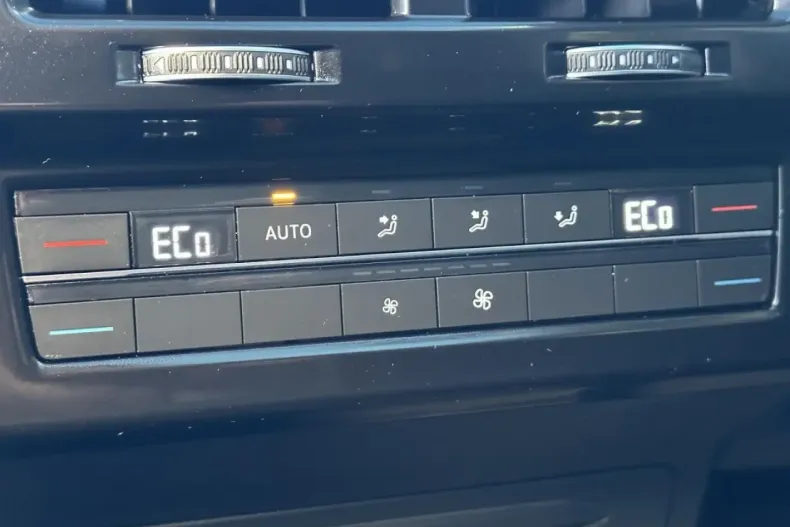 Volkswagen Touareg din 2021 cu 74.786 km - oferta VOL170975 - foto 13