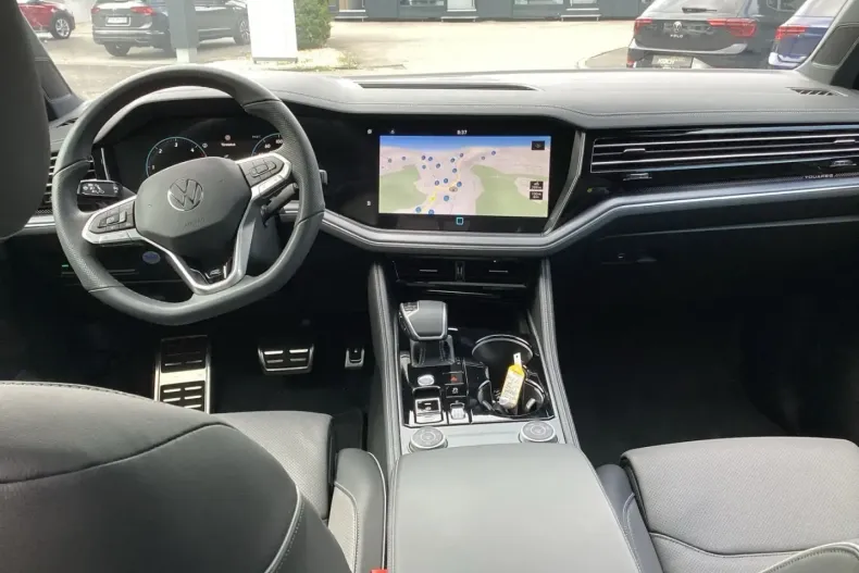 Volkswagen Touareg din 2024 cu 5.500 km - oferta VOL170979 - foto 7