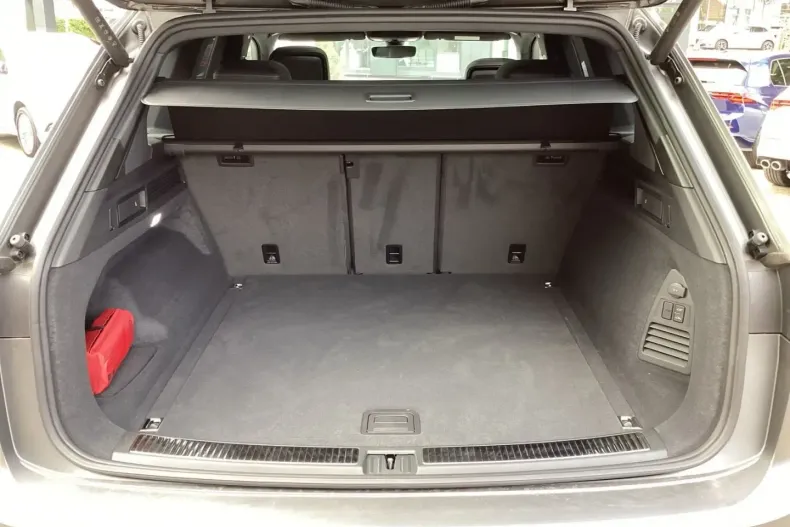 Volkswagen Touareg din 2024 cu 5.500 km - oferta VOL170979 - foto 11