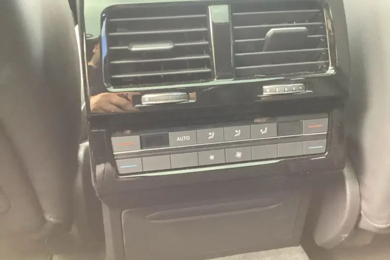 Volkswagen Touareg din 2024 cu 5.500 km - oferta VOL170979 - foto 16