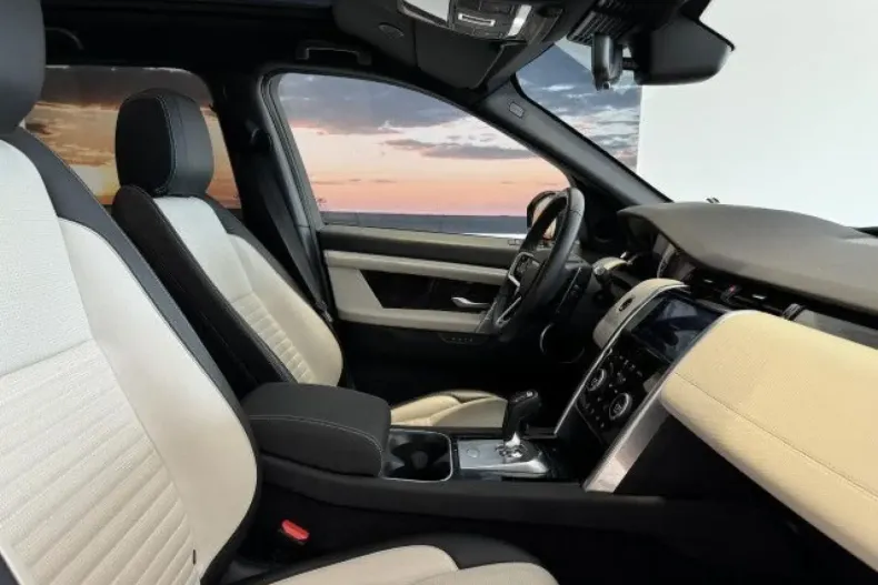 Land Rover Discovery Sport din 2023 cu 69.600 km - oferta LAN170990 - foto 3