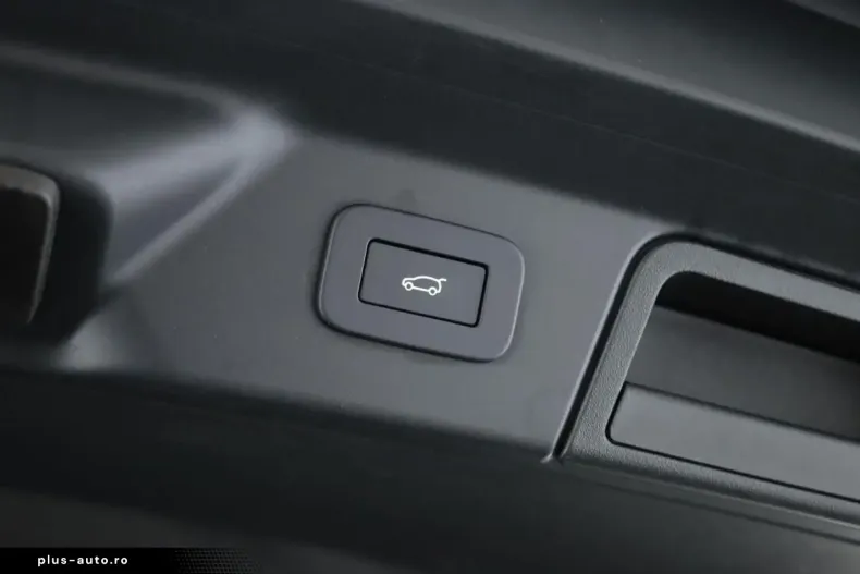 Land Rover Range Rover Velar din 2023 cu 36.200 km - oferta LAN171003 - foto 12