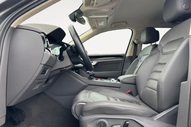 Volkswagen Touareg din 2023 cu 52.875 km - oferta VOL171013 - foto 10