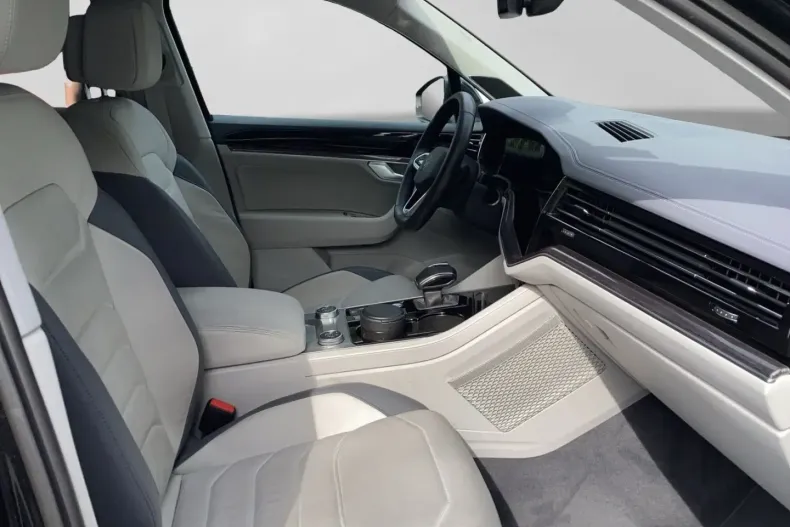 Volkswagen Touareg din 2023 cu 51.810 km - oferta VOL171015 - foto 3