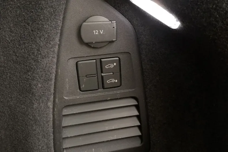 Volkswagen Touareg din 2023 cu 51.810 km - oferta VOL171015 - foto 18