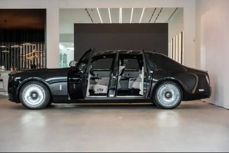 Rolls-Royce Phantom din 2023 cu 5.455 km - oferta ROL171037 - foto 6