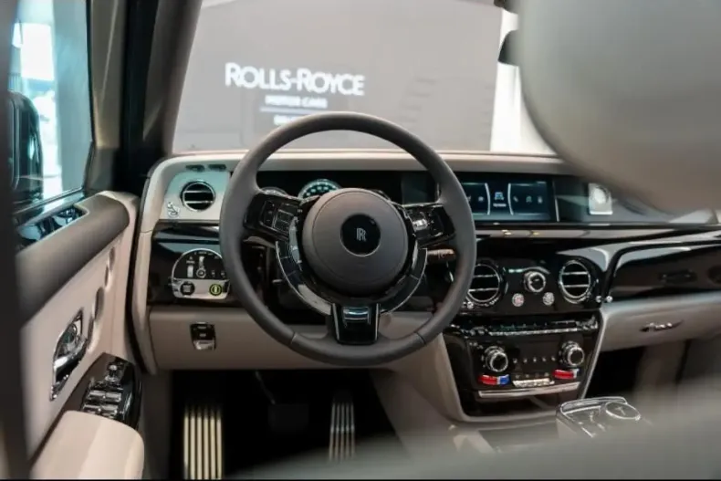 Rolls-Royce Phantom din 2023 cu 5.455 km - oferta ROL171037 - foto 10