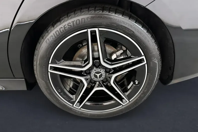 Mercedes-Benz CLA 220 din 2024 cu 5.843 km - oferta MER171158 - foto 5