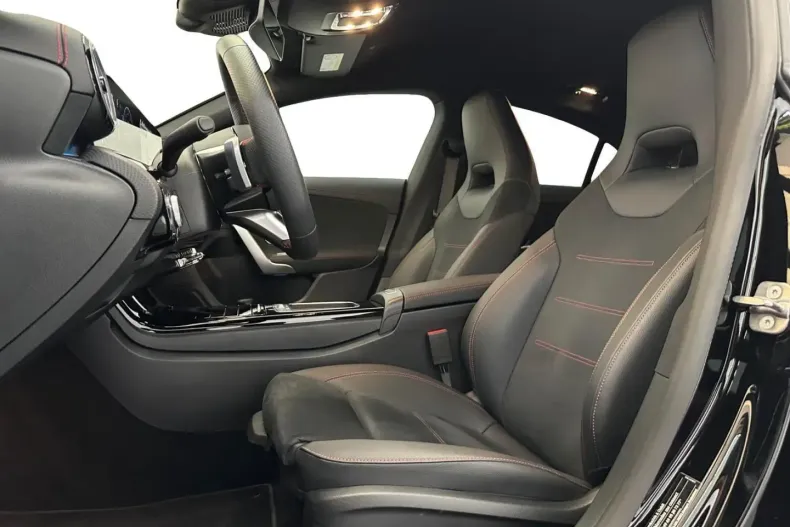 Mercedes-Benz CLA 220 din 2024 cu 5.843 km - oferta MER171158 - foto 10