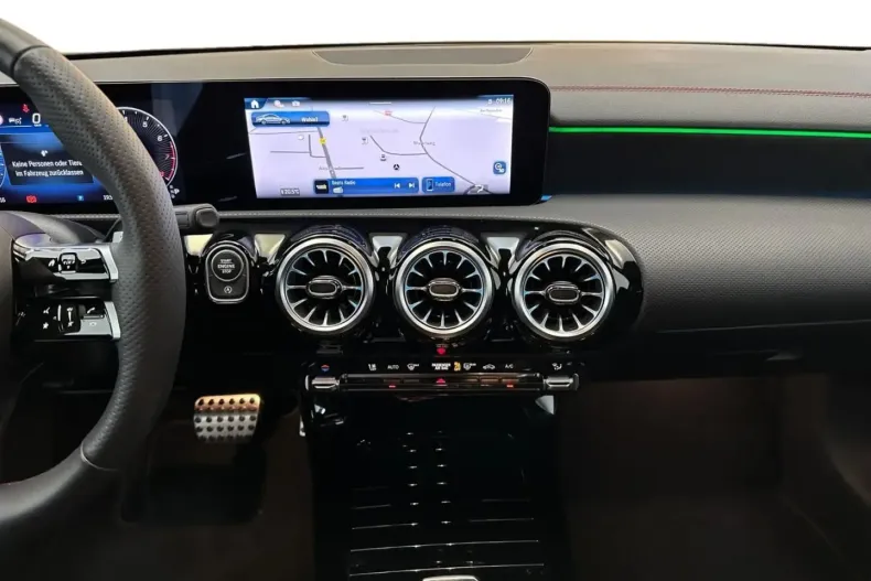 Mercedes-Benz CLA 220 din 2024 cu 5.843 km - oferta MER171158 - foto 14