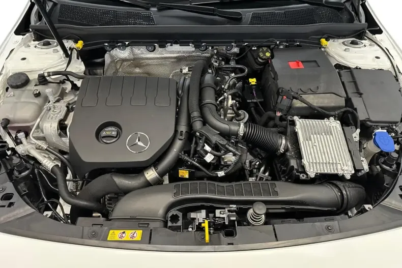 Mercedes-Benz CLA 200 din 2024 cu 27.297 km - oferta MER171160 - foto 7