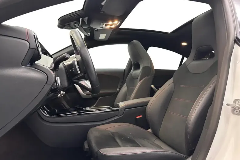 Mercedes-Benz CLA 200 din 2024 cu 27.297 km - oferta MER171160 - foto 10