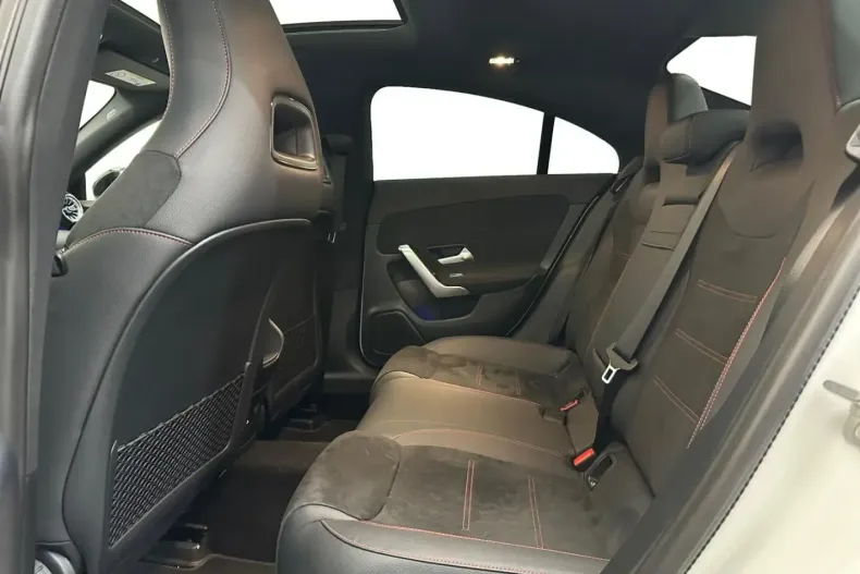 Mercedes-Benz CLA 200 din 2024 cu 27.297 km - oferta MER171160 - foto 11