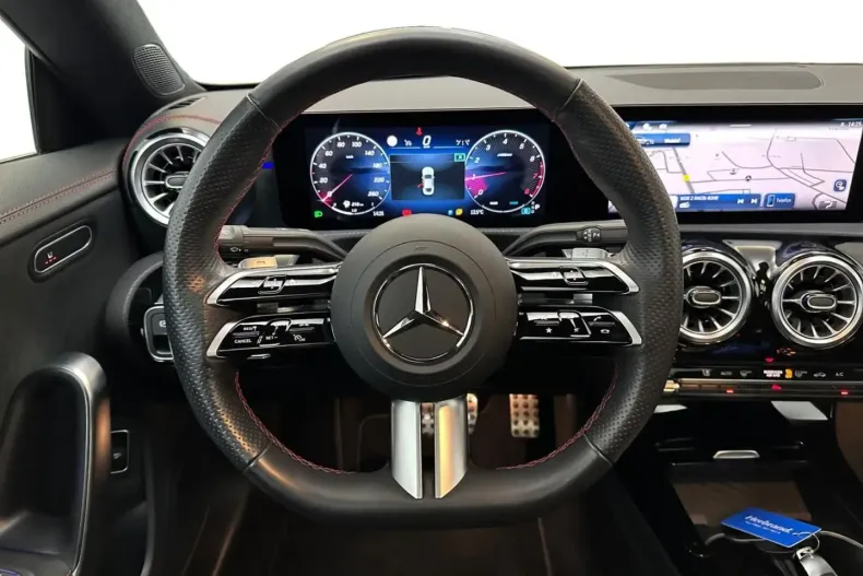 Mercedes-Benz CLA 200 din 2024 cu 27.297 km - oferta MER171160 - foto 13