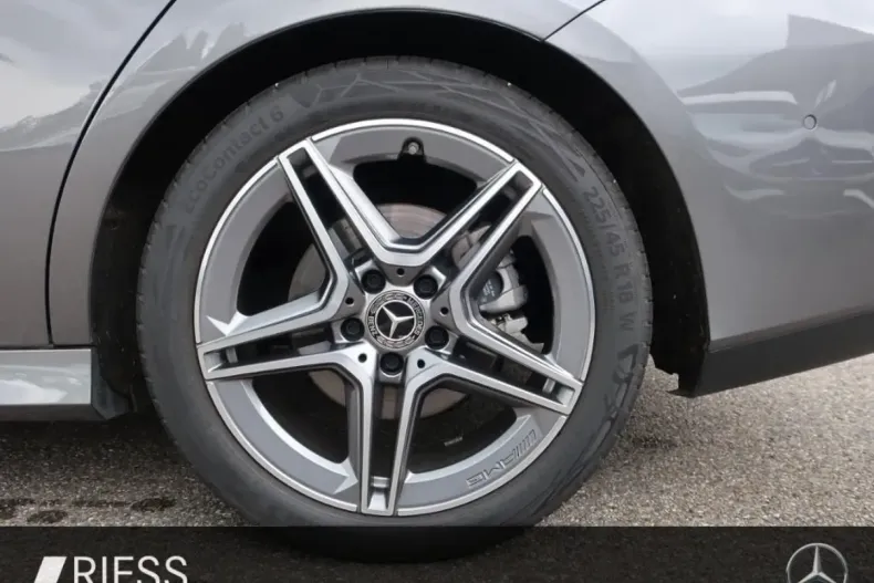 Mercedes-Benz CLA 220 din 2024 cu 12.233 km - oferta MER171161 - foto 2