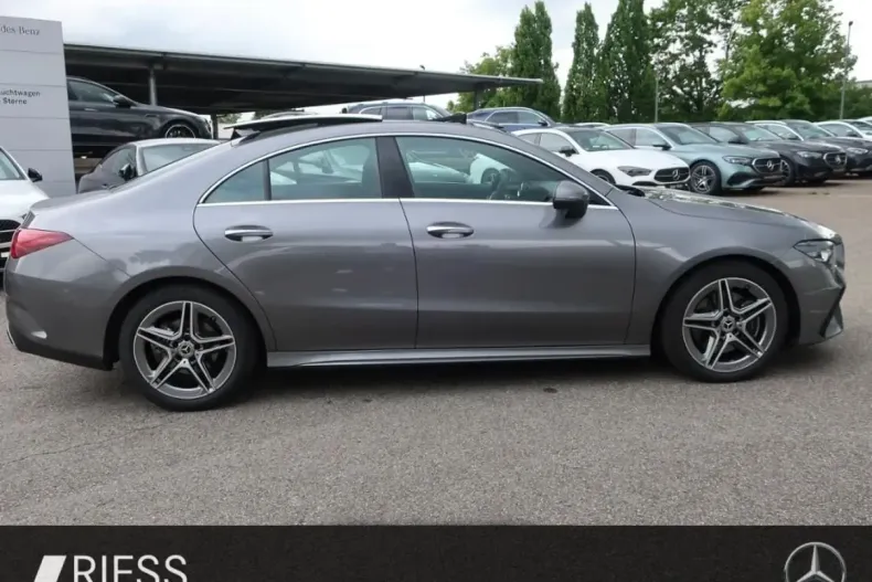 Mercedes-Benz CLA 220 din 2024 cu 12.233 km - oferta MER171161 - foto 9