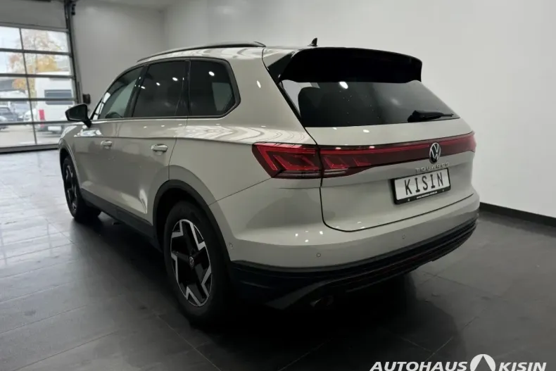 Volkswagen Touareg din 2024 cu 23.168 km - oferta VOL171223 - foto 3