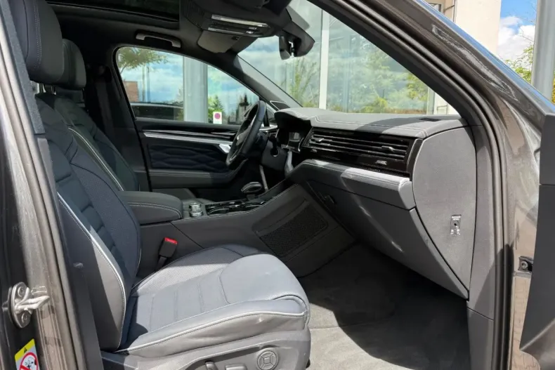 Volkswagen Touareg din 2024 cu 16.850 km - oferta VOL171225 - foto 13