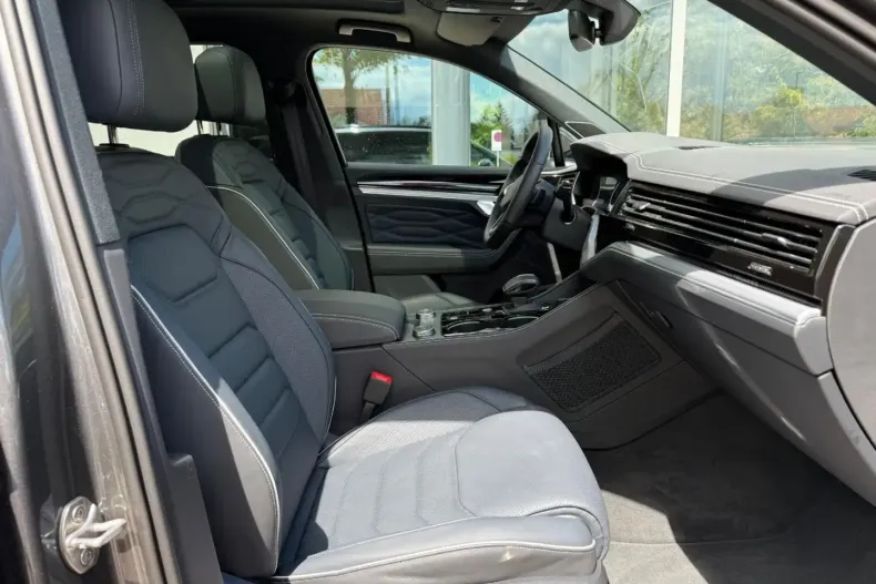 Volkswagen Touareg din 2024 cu 16.850 km - oferta VOL171225 - foto 14