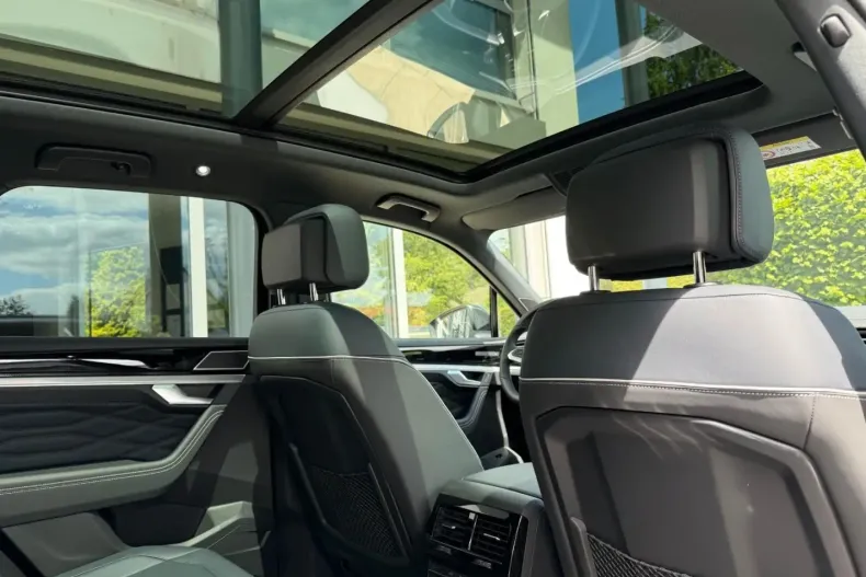 Volkswagen Touareg din 2024 cu 16.850 km - oferta VOL171225 - foto 27