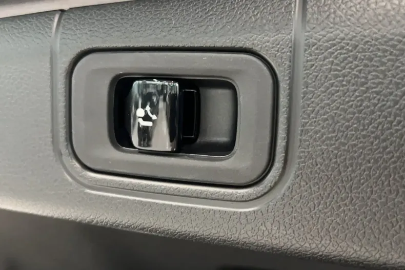 Mercedes-Benz E 400 din 2023 cu 23.589 km - oferta MER171251 - foto 13