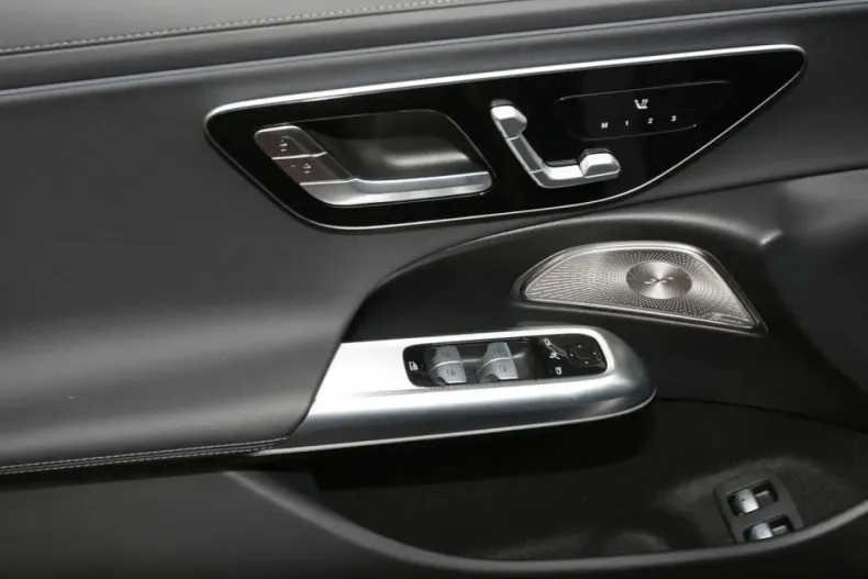 Mercedes-Benz E 400 din 2024 cu 6.400 km - oferta MER171256 - foto 23