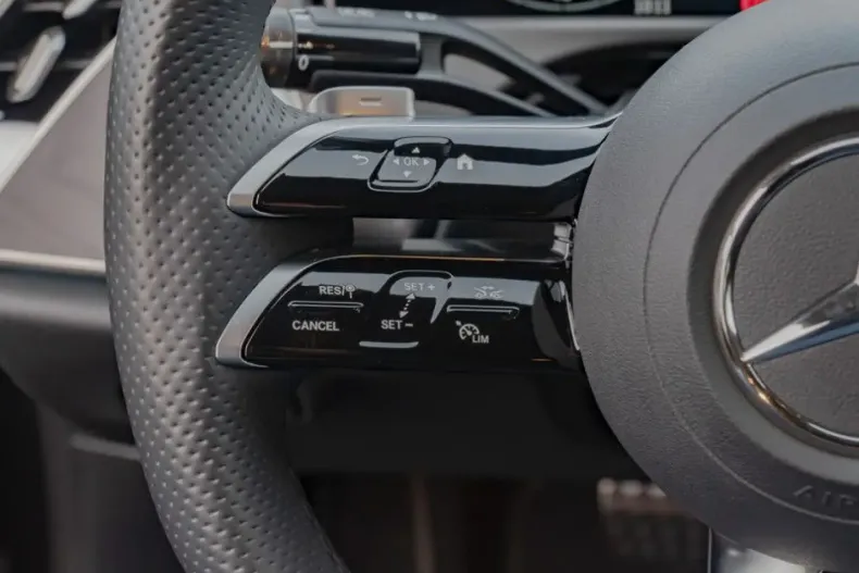 Mercedes-Benz E 400 din 2024 cu 3.253 km - oferta MER171260 - foto 14