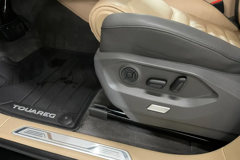 Volkswagen Touareg din 2021 cu 95.507 km - oferta VOL171328 - foto 23