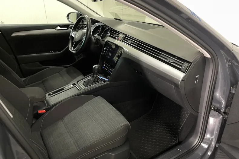 Volkswagen Passat din 2021 cu 50.260 km - oferta VOL171329 - foto 9